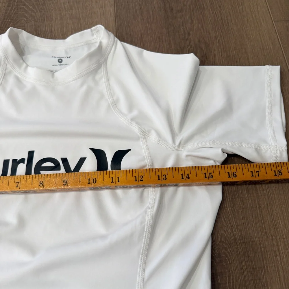 Hurley White Rashguard Short Sleeve‎ Women M UPF 50+ Beach Resort Cruise Boating - Picture 5 of 8